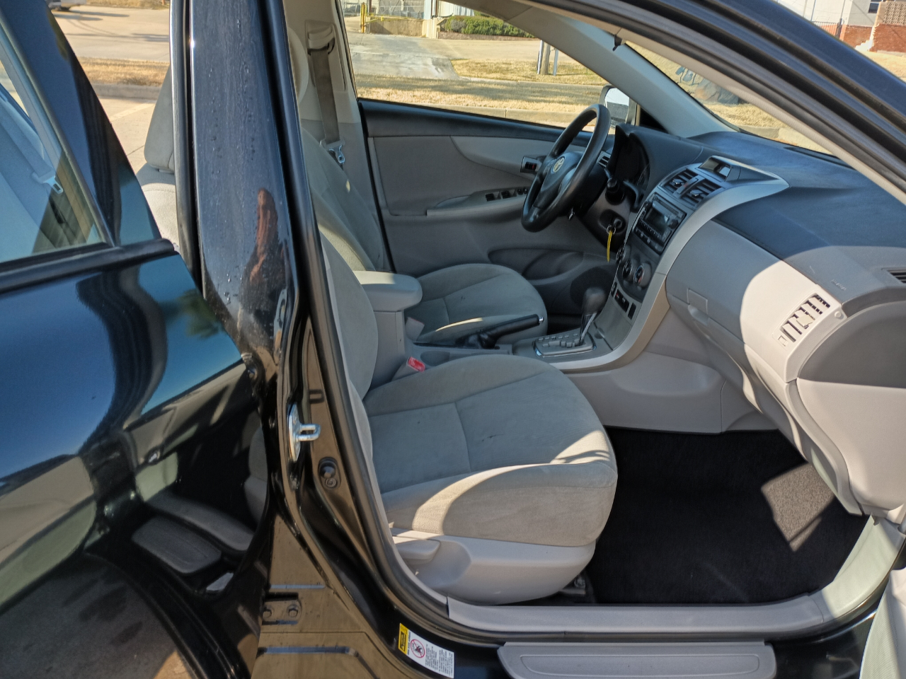 Toyota Corolla LE 4-Speed AT 2012