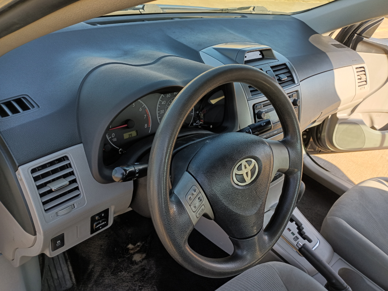 Toyota Corolla LE 4-Speed AT 2012