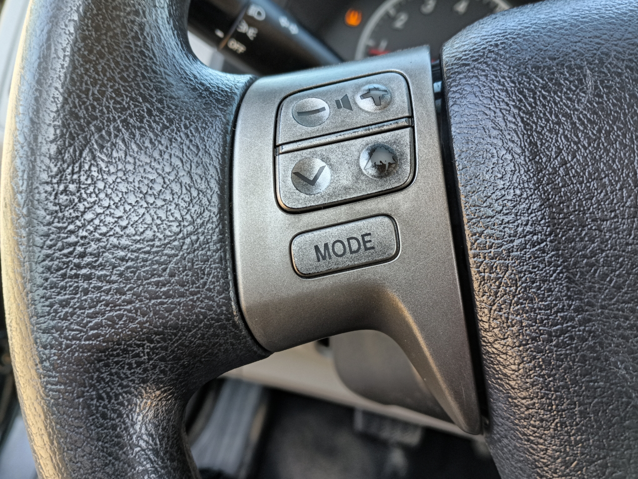 Toyota Corolla LE 4-Speed AT 2012