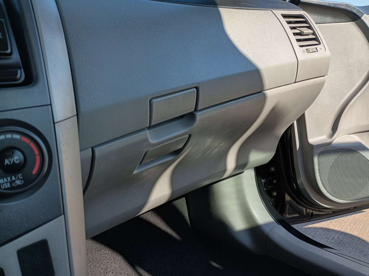 Toyota Corolla LE 4-Speed AT 2012