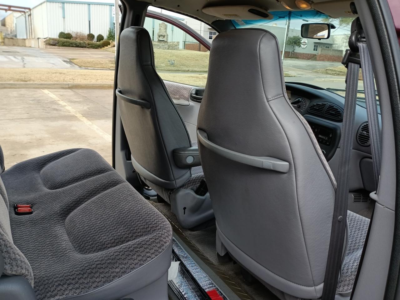 Dodge Caravan SE 2000