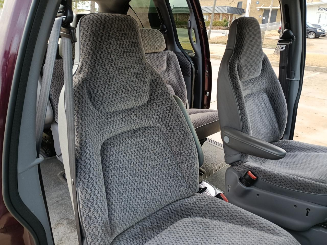 Dodge Caravan SE 2000