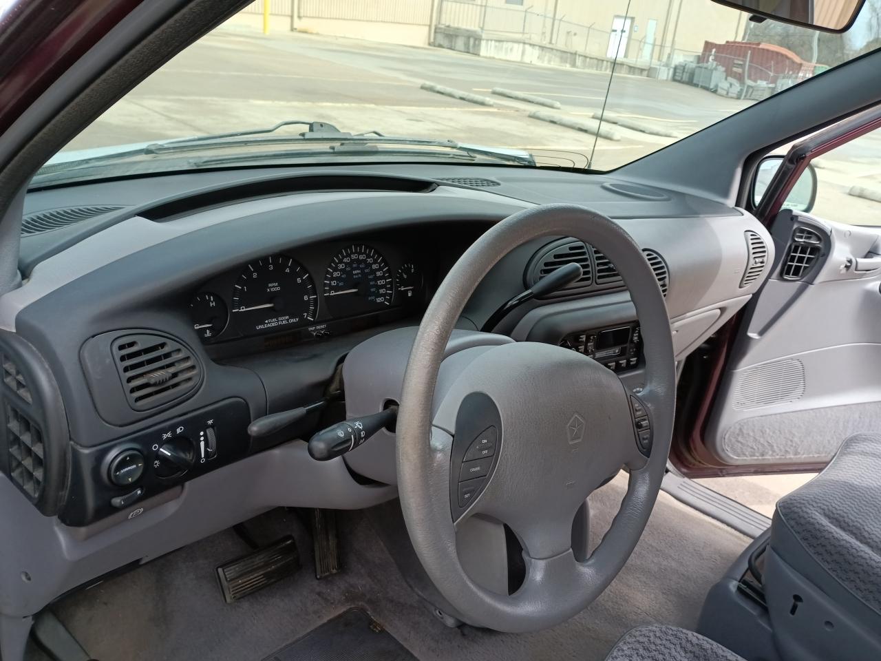 Dodge Caravan SE 2000