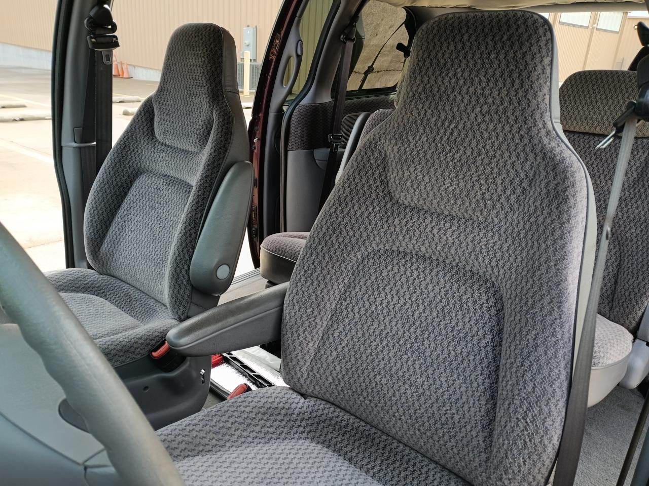 Dodge Caravan SE 2000