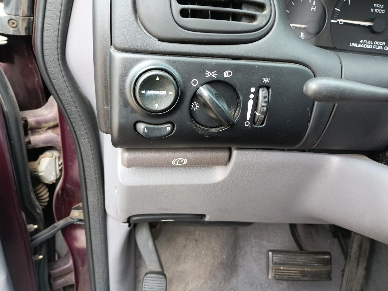 Dodge Caravan SE 2000