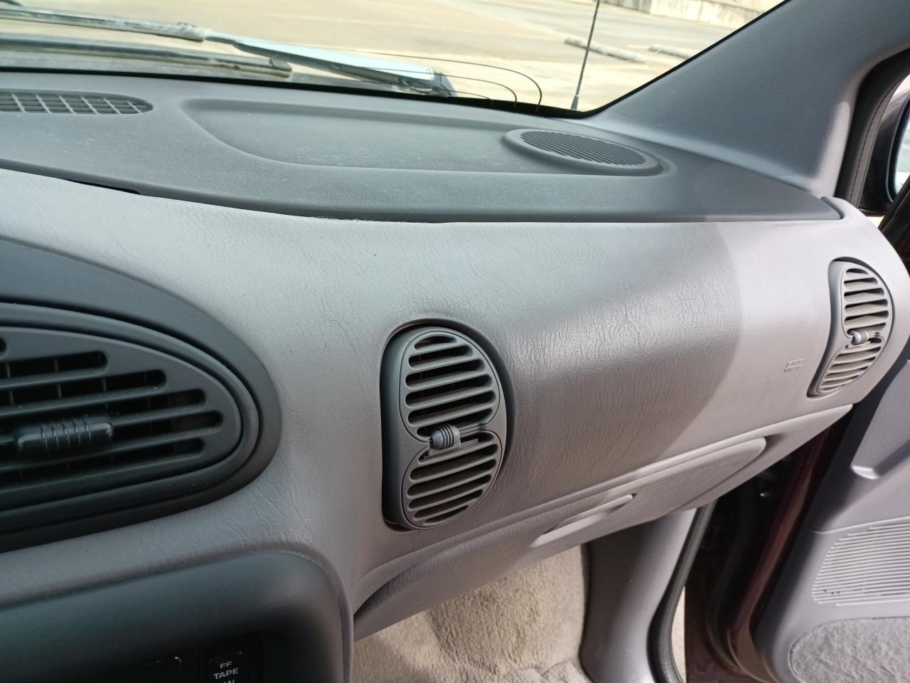 Dodge Caravan SE 2000