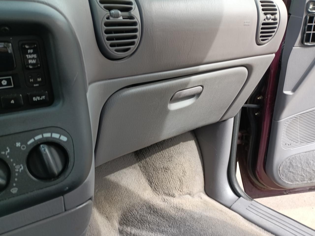 Dodge Caravan SE 2000