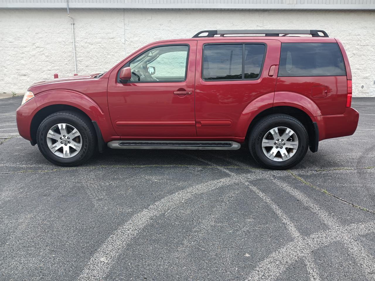 Nissan Pathfinder SE 4WD 2009