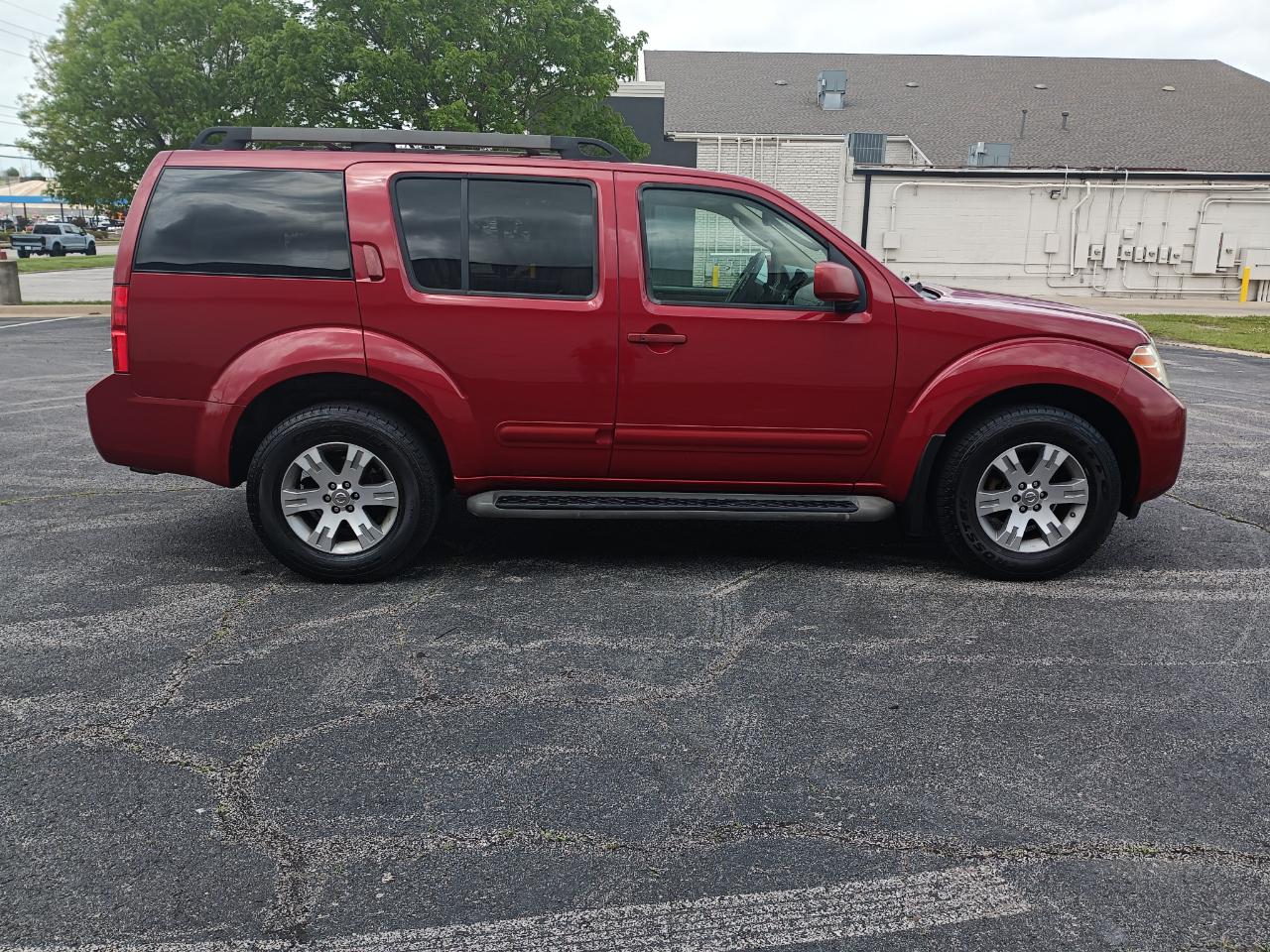 Nissan Pathfinder SE 4WD 2009