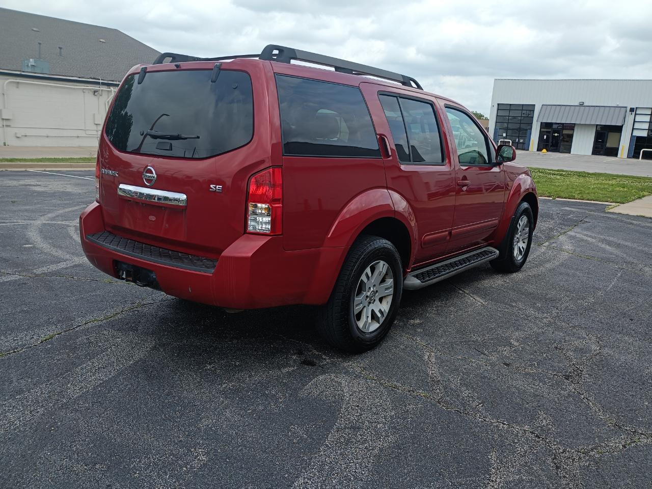 Nissan Pathfinder SE 4WD 2009