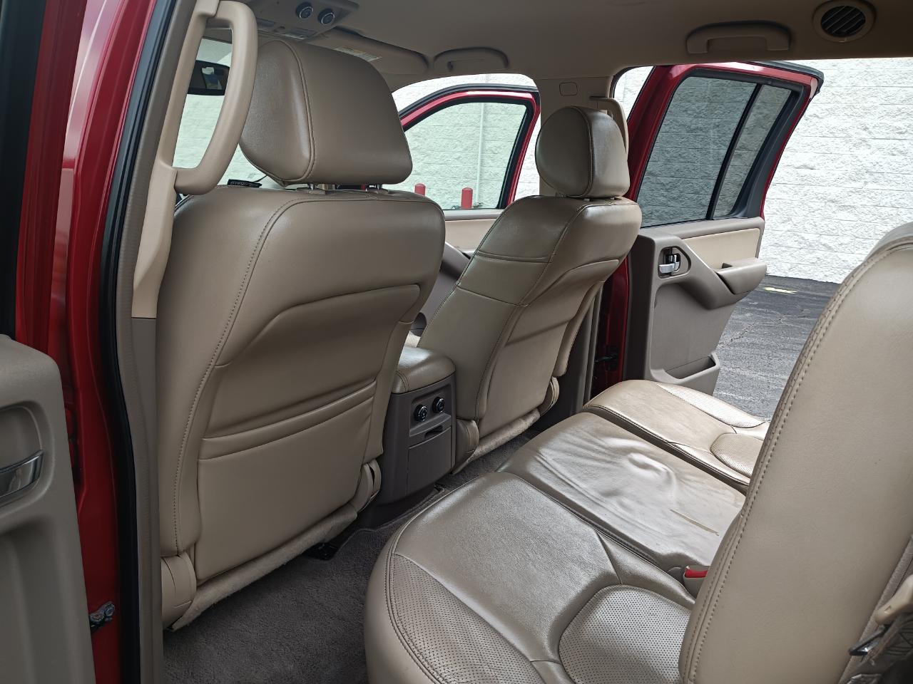 Nissan Pathfinder SE 4WD 2009