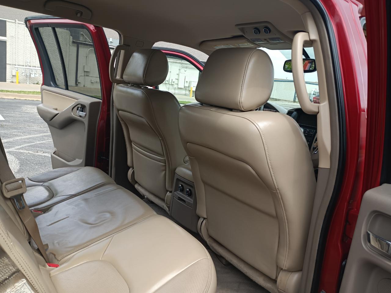 Nissan Pathfinder SE 4WD 2009