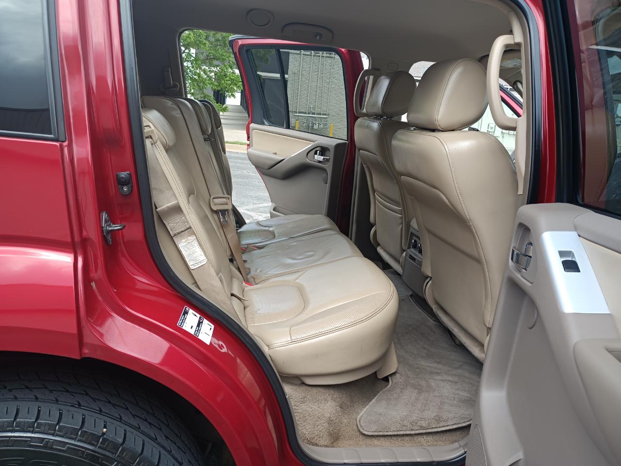 Nissan Pathfinder SE 4WD 2009