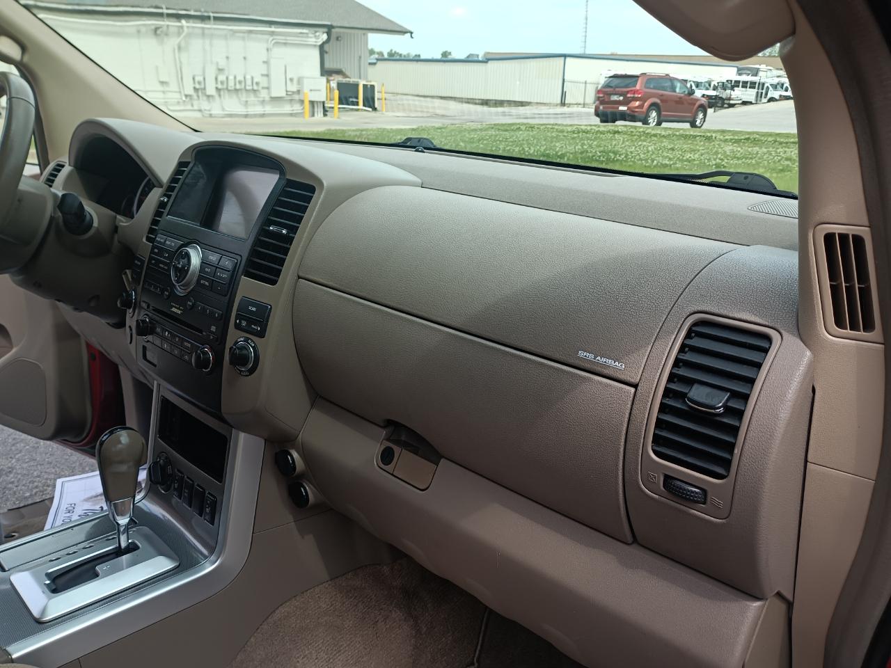 Nissan Pathfinder SE 4WD 2009