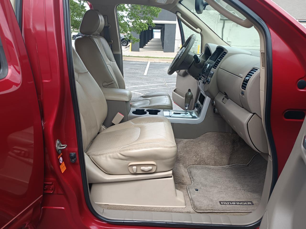 Nissan Pathfinder SE 4WD 2009