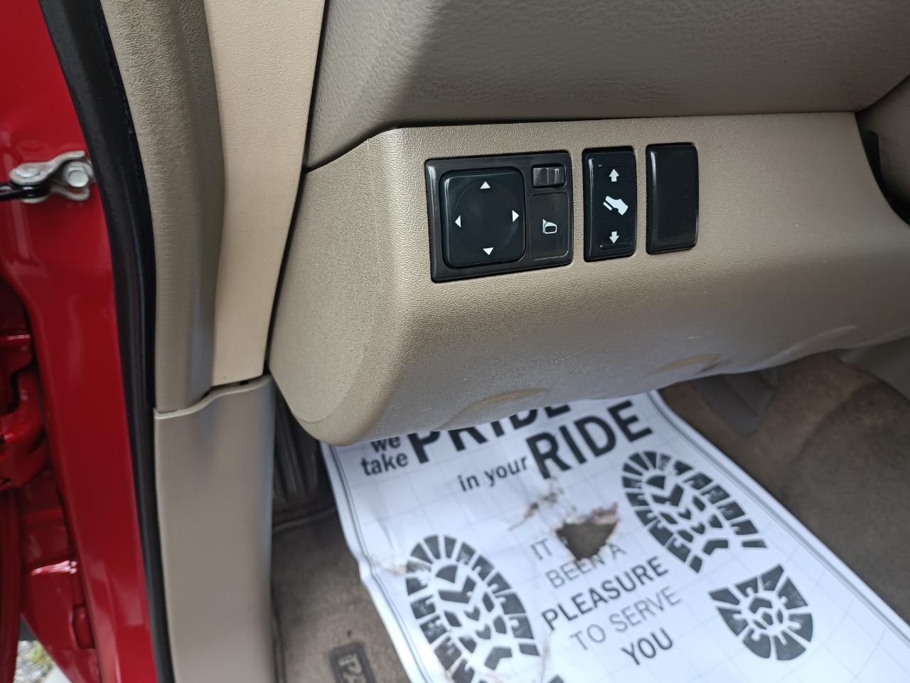 Nissan Pathfinder SE 4WD 2009