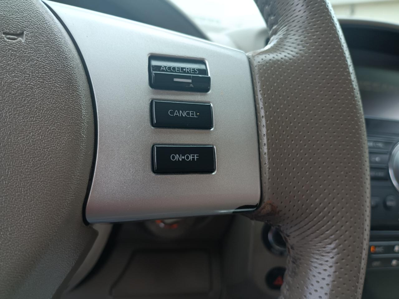 Nissan Pathfinder SE 4WD 2009