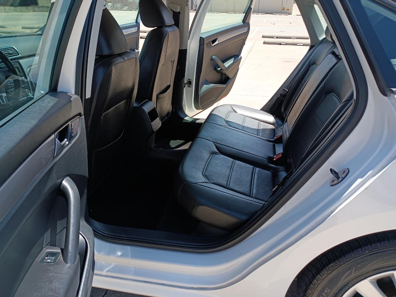 Volkswagen Passat 1.8T Wolfsburg AT 2014