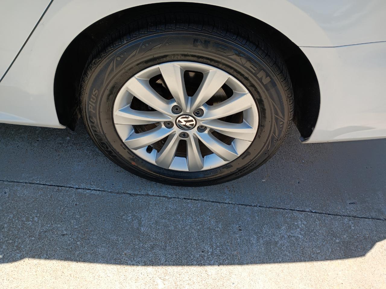 Volkswagen Passat 1.8T Wolfsburg AT 2014