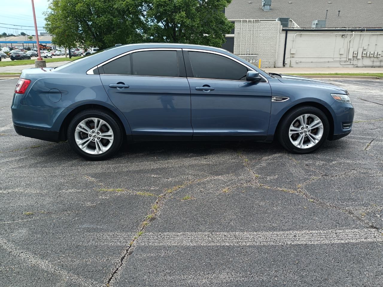 Ford Taurus SEL FWD 2018