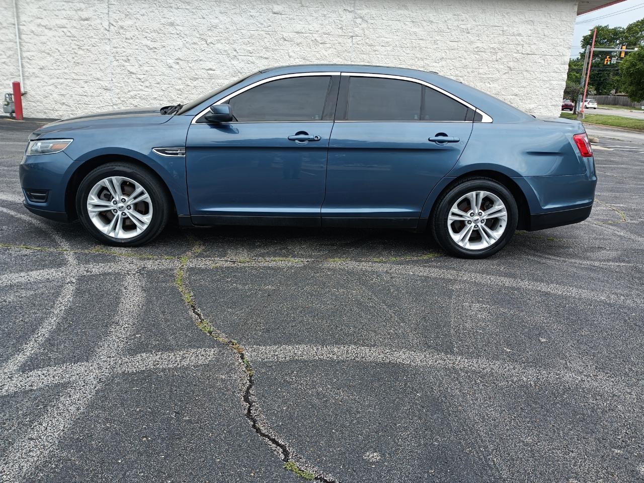 Ford Taurus SEL FWD 2018