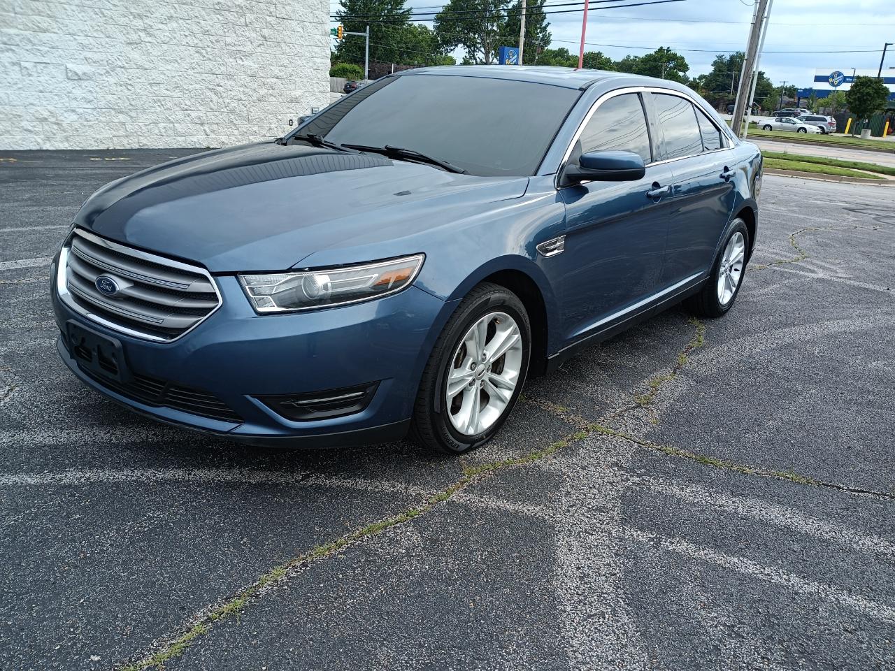 Ford Taurus SEL FWD 2018