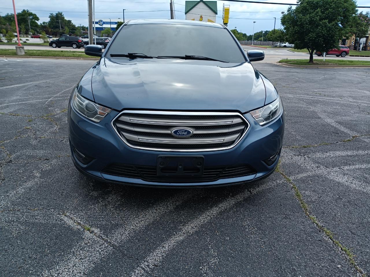 Ford Taurus SEL FWD 2018