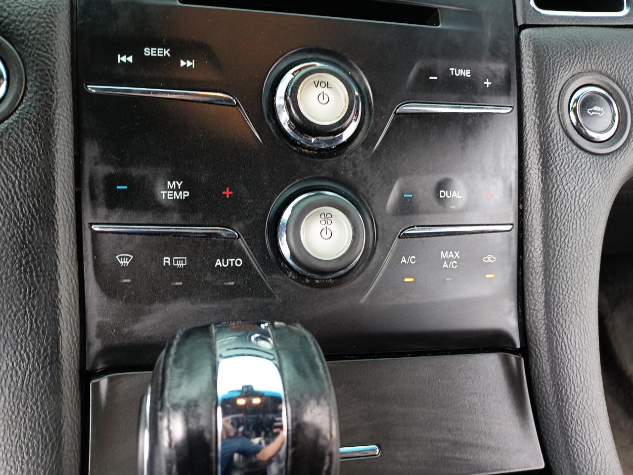 Ford Taurus SEL FWD 2018