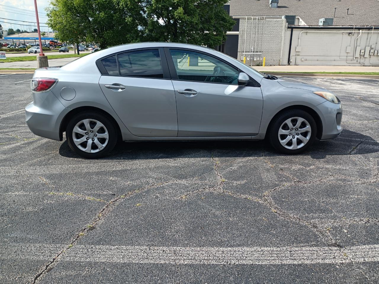 Mazda MAZDA3 i Sport 4-Door 2013