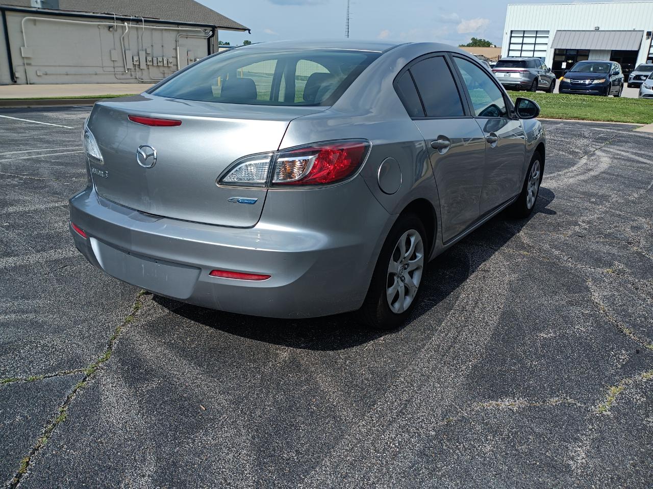 Mazda MAZDA3 i Sport 4-Door 2013