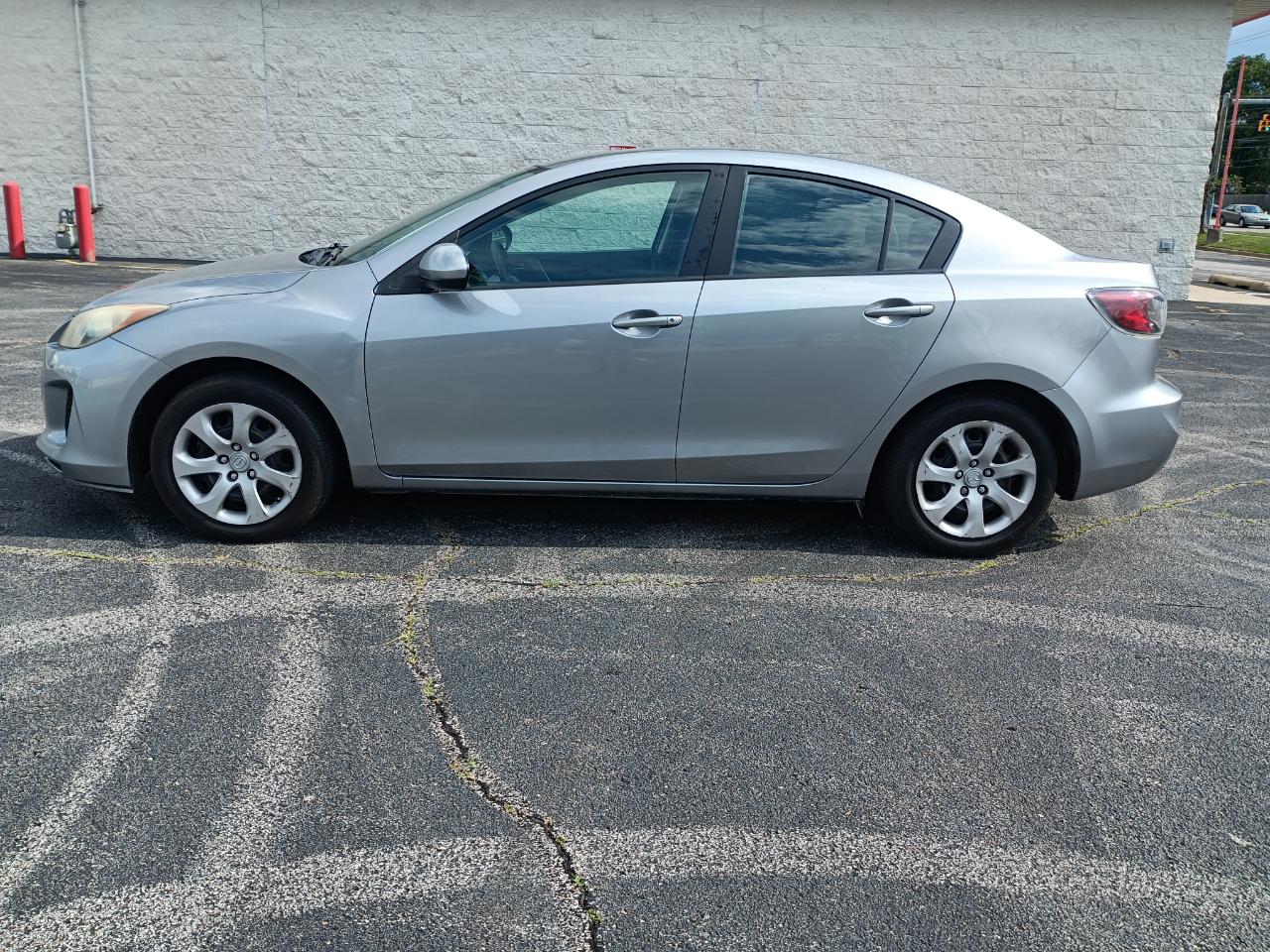 Mazda MAZDA3 i Sport 4-Door 2013
