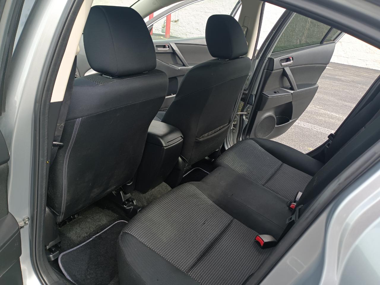 Mazda MAZDA3 i Sport 4-Door 2013