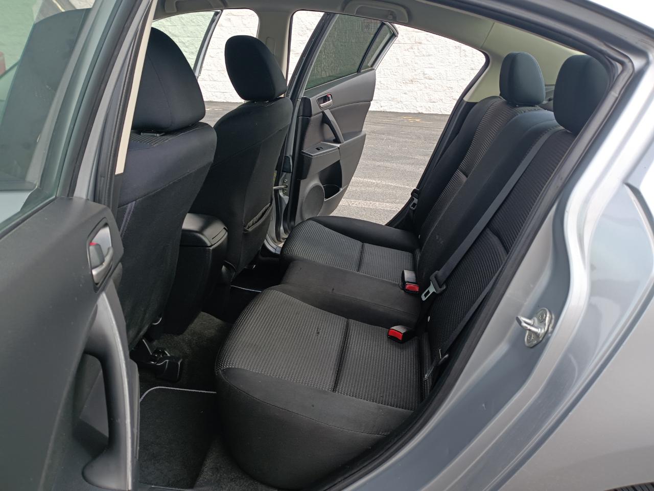 Mazda MAZDA3 i Sport 4-Door 2013