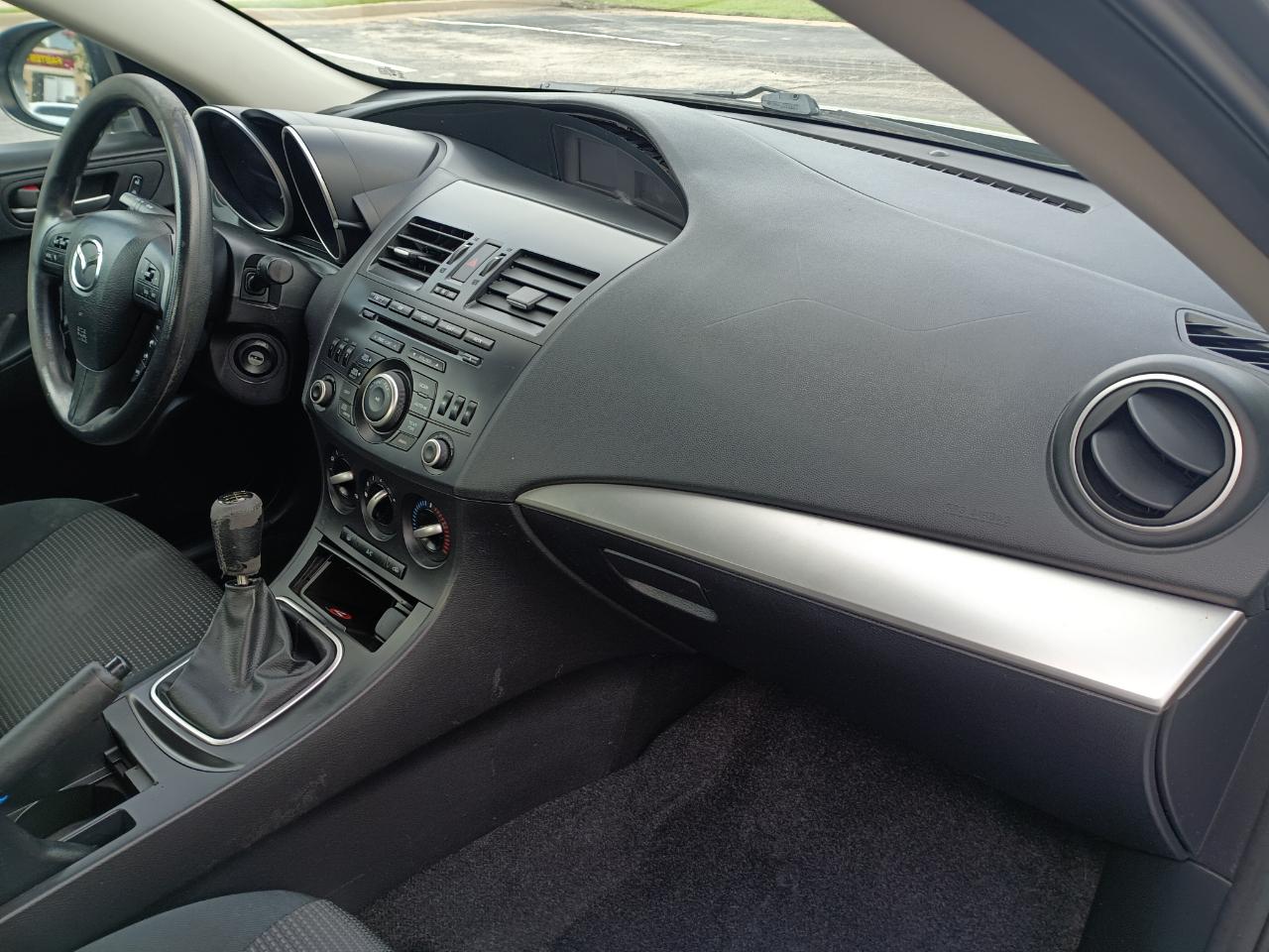 Mazda MAZDA3 i Sport 4-Door 2013