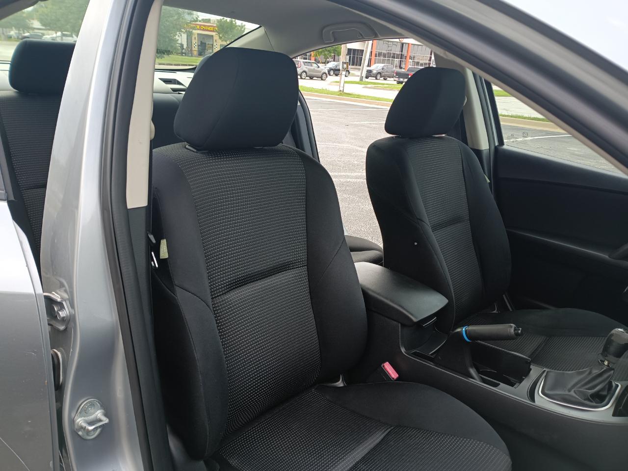 Mazda MAZDA3 i Sport 4-Door 2013