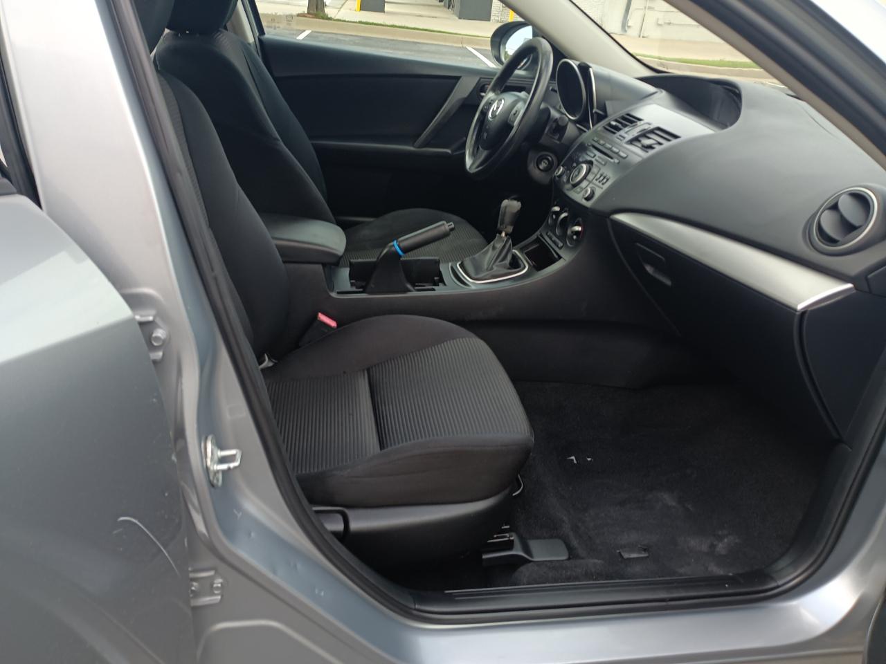 Mazda MAZDA3 i Sport 4-Door 2013