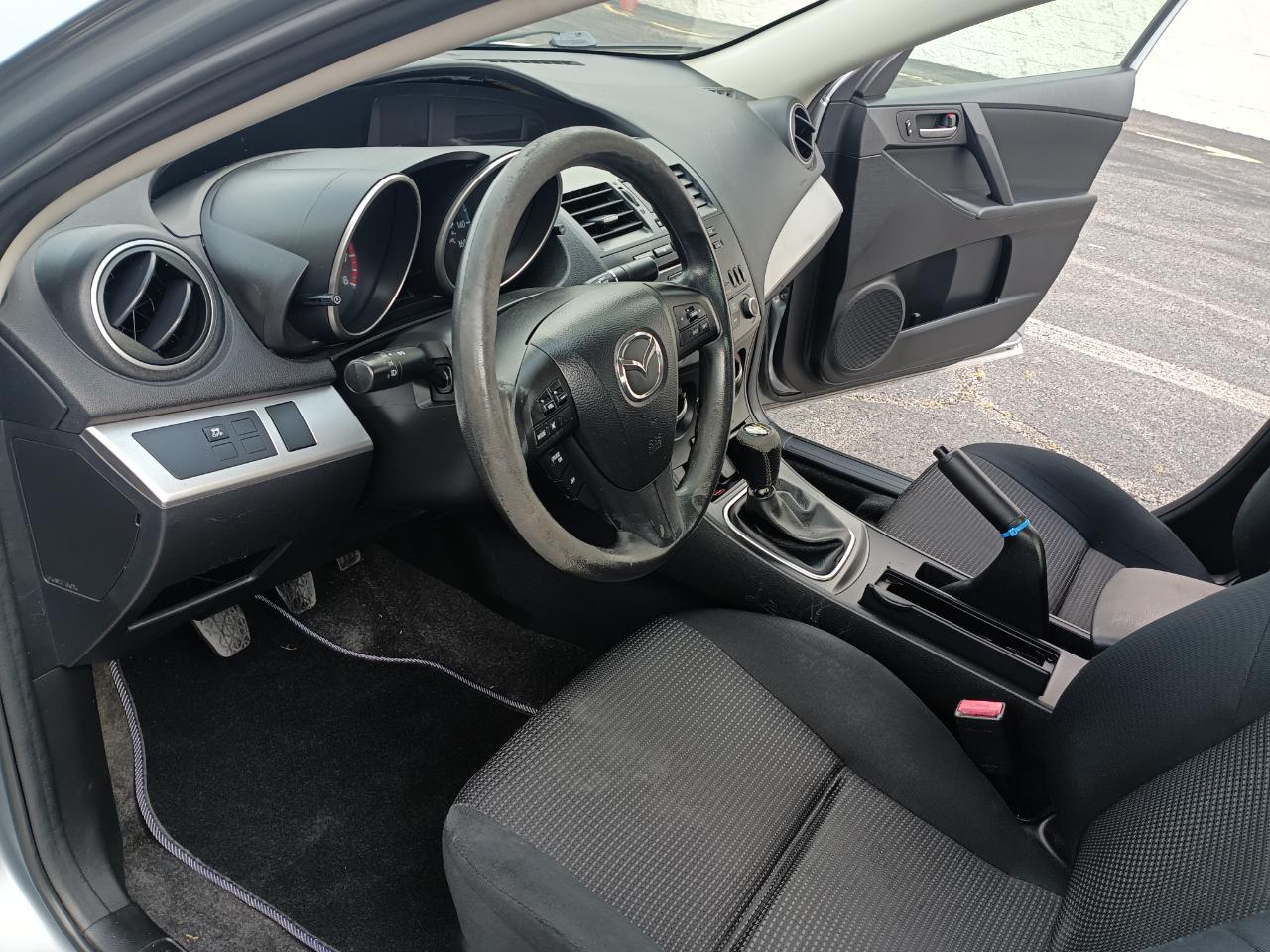 Mazda MAZDA3 i Sport 4-Door 2013