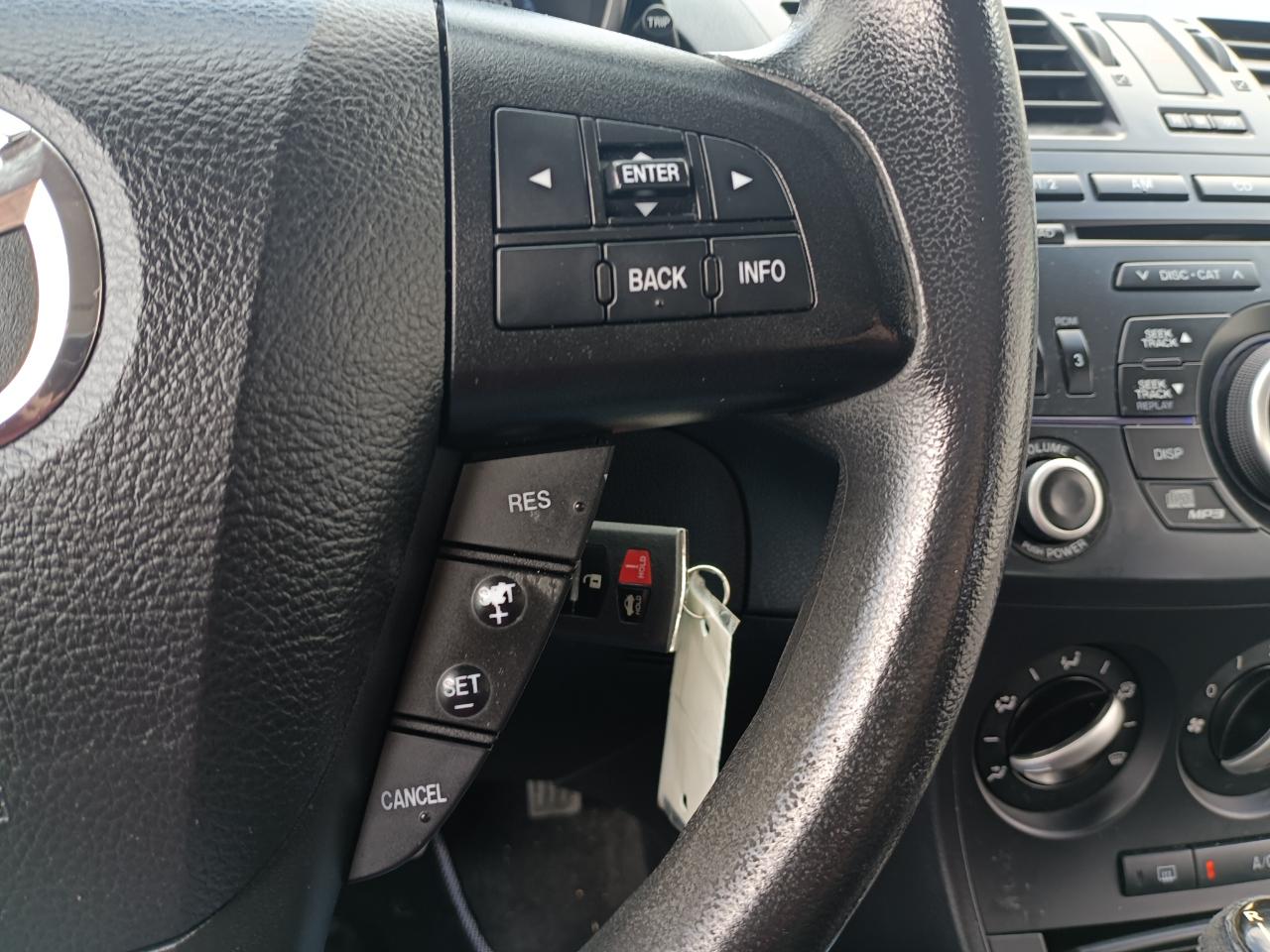 Mazda MAZDA3 i Sport 4-Door 2013