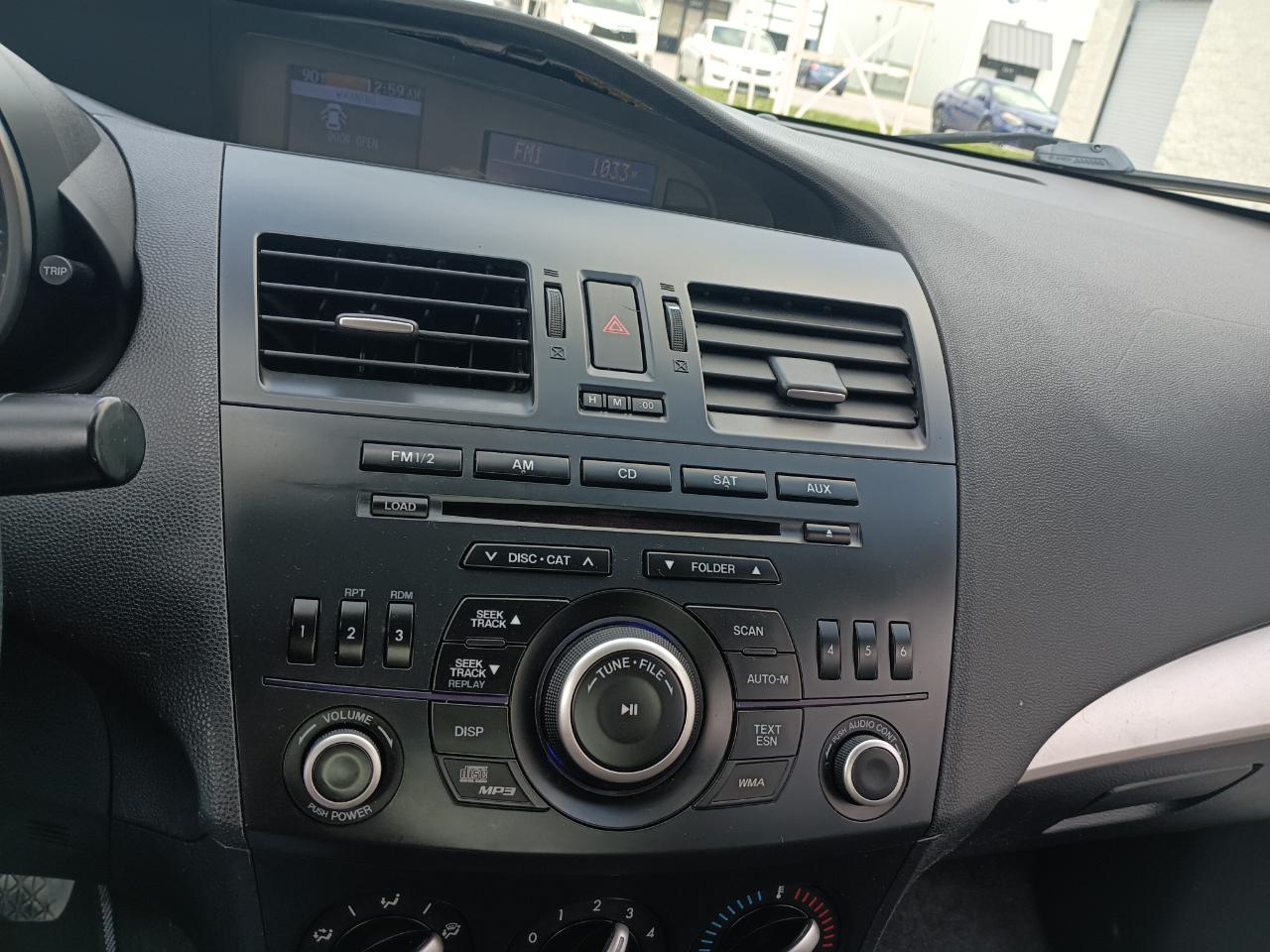 Mazda MAZDA3 i Sport 4-Door 2013