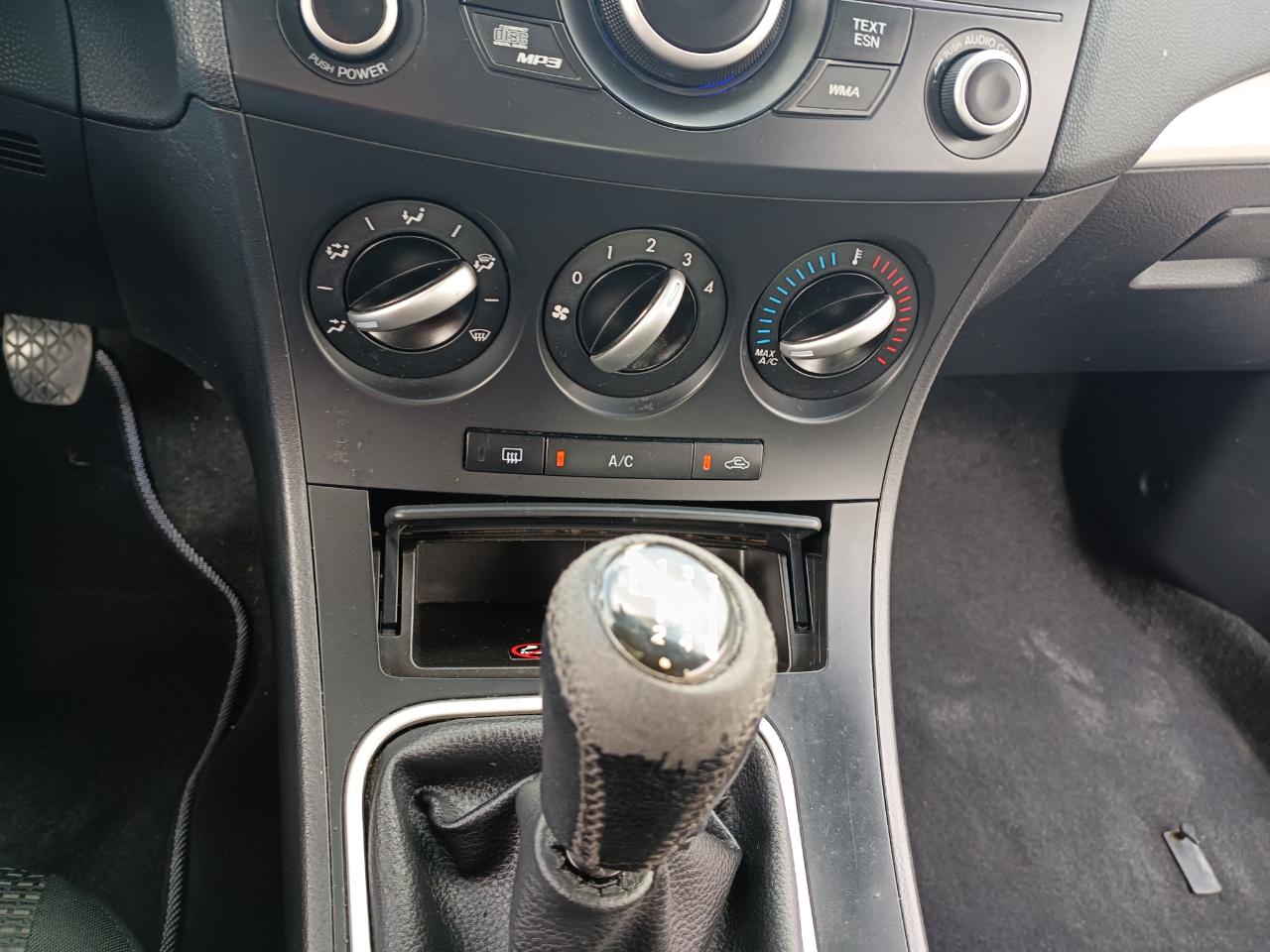 Mazda MAZDA3 i Sport 4-Door 2013