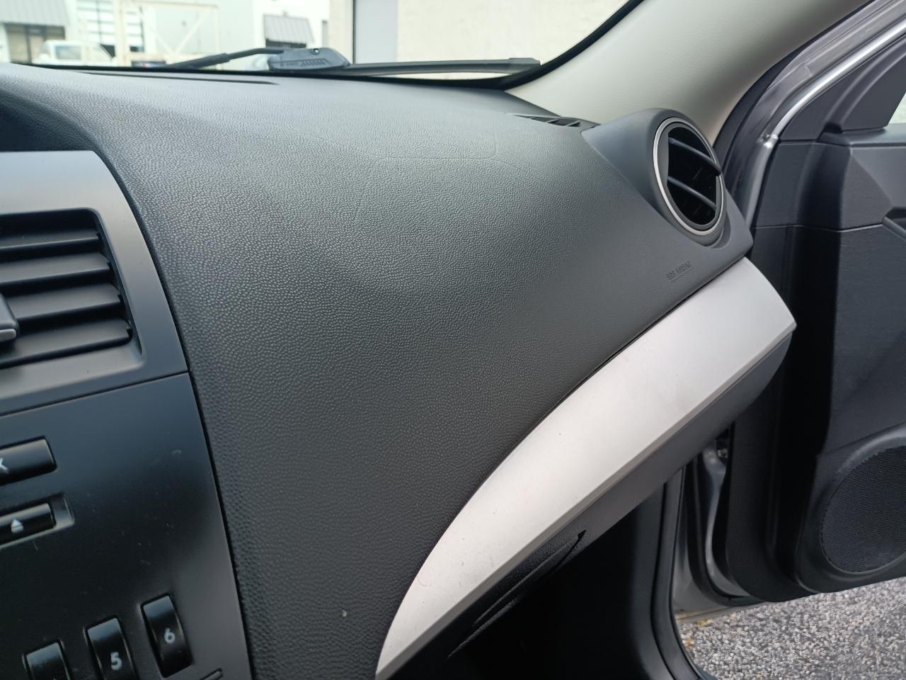 Mazda MAZDA3 i Sport 4-Door 2013