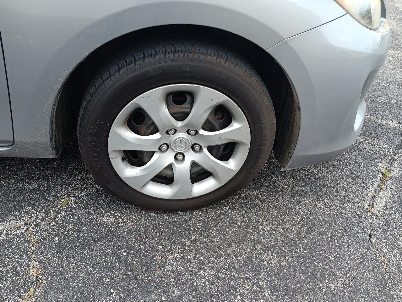 Mazda MAZDA3 i Sport 4-Door 2013