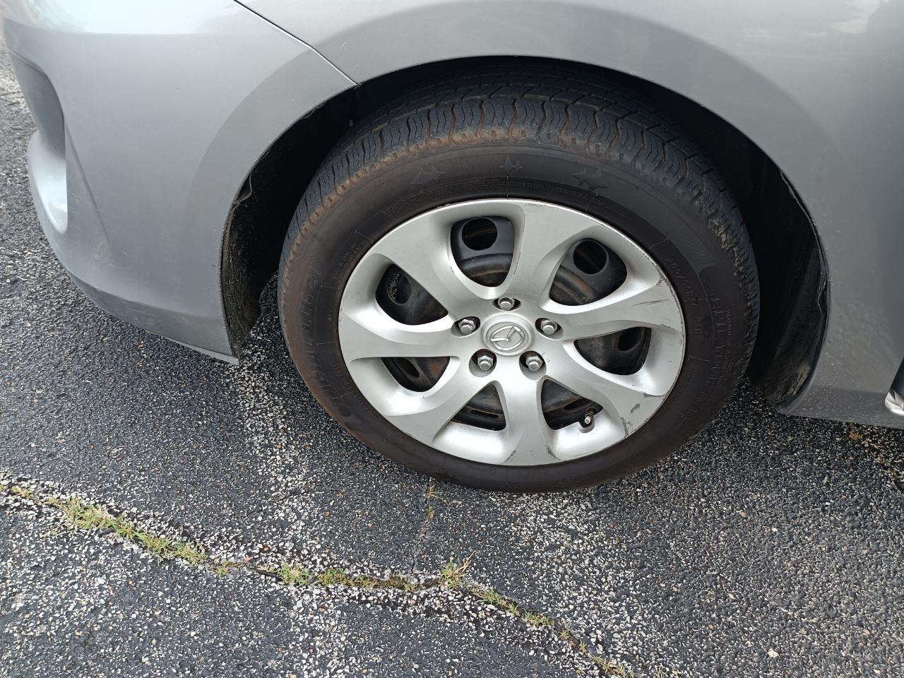 Mazda MAZDA3 i Sport 4-Door 2013