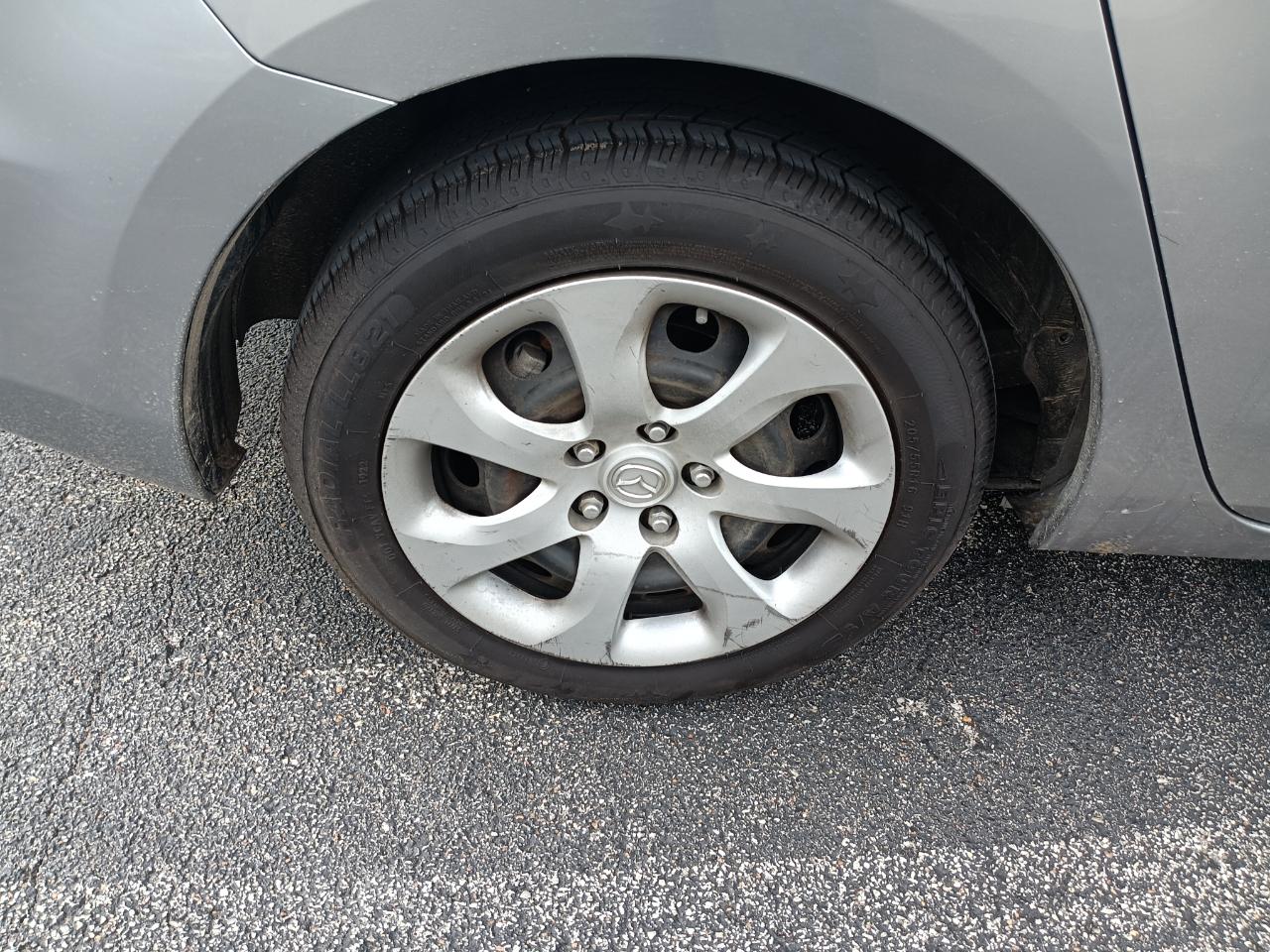 Mazda MAZDA3 i Sport 4-Door 2013