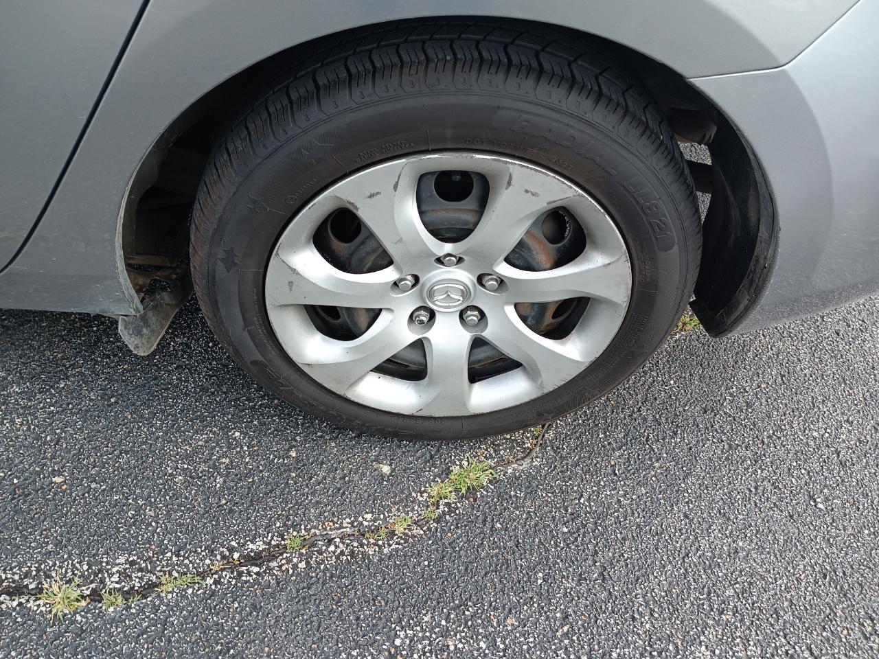 Mazda MAZDA3 i Sport 4-Door 2013