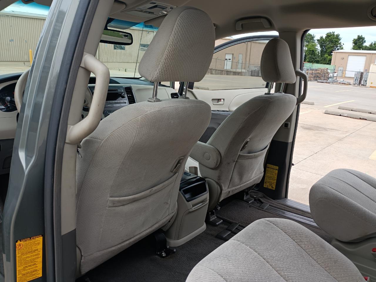 Toyota Sienna LE 8-Pass V6 2011