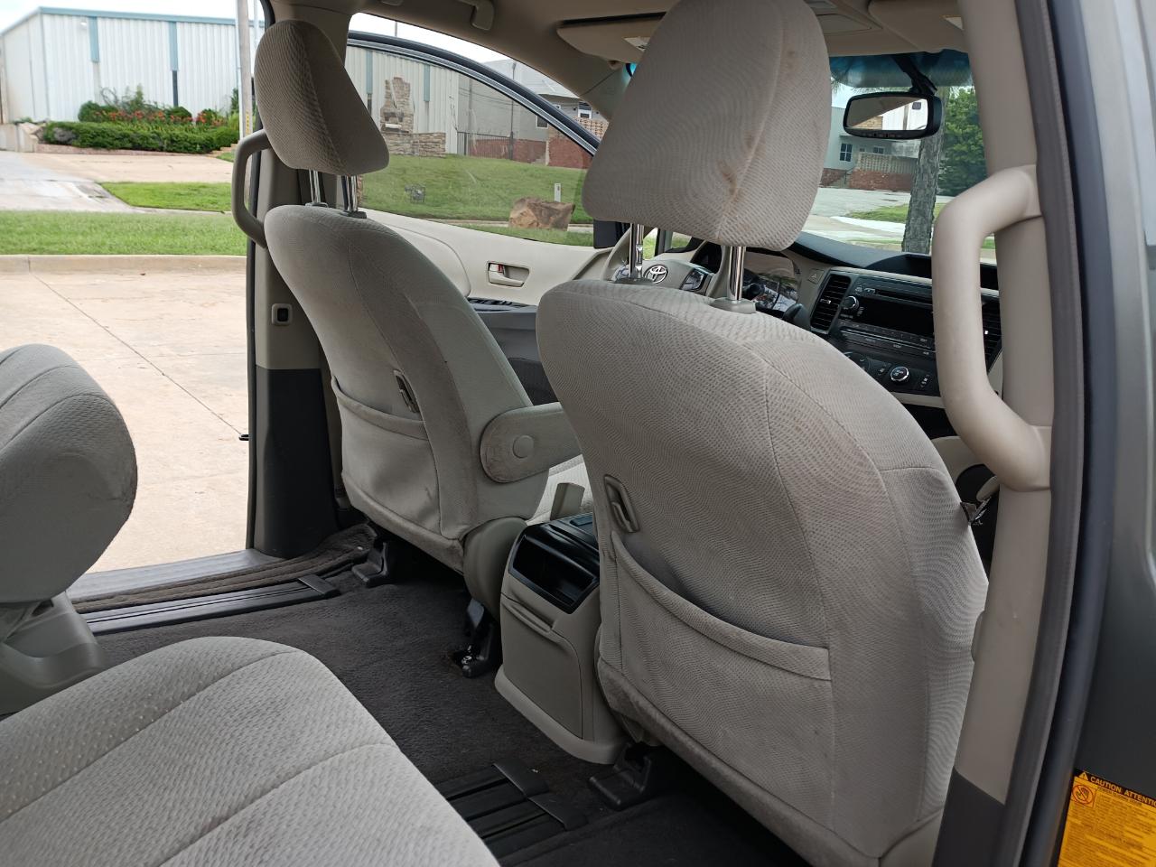 Toyota Sienna LE 8-Pass V6 2011