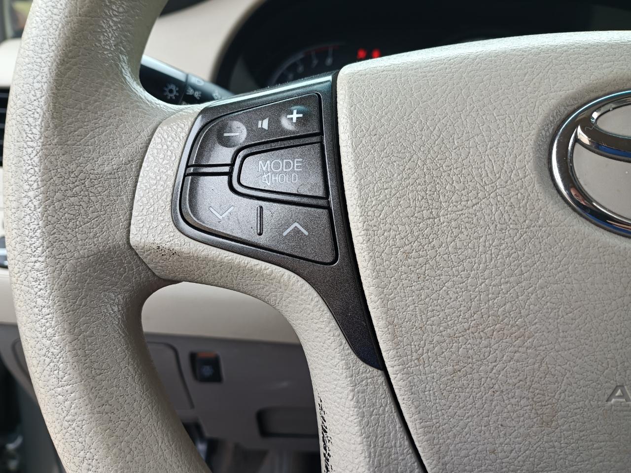 Toyota Sienna LE 8-Pass V6 2011