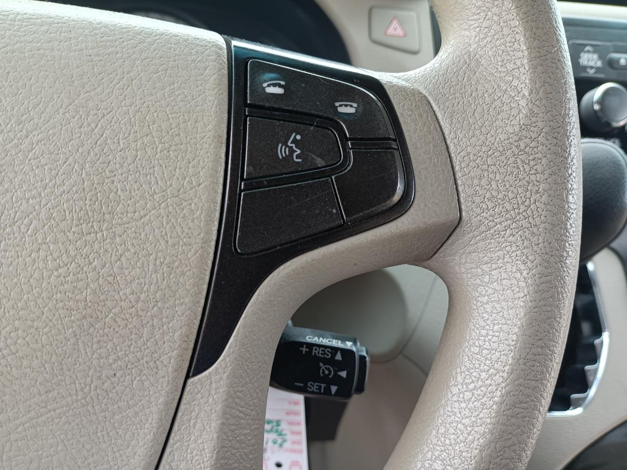 Toyota Sienna LE 8-Pass V6 2011