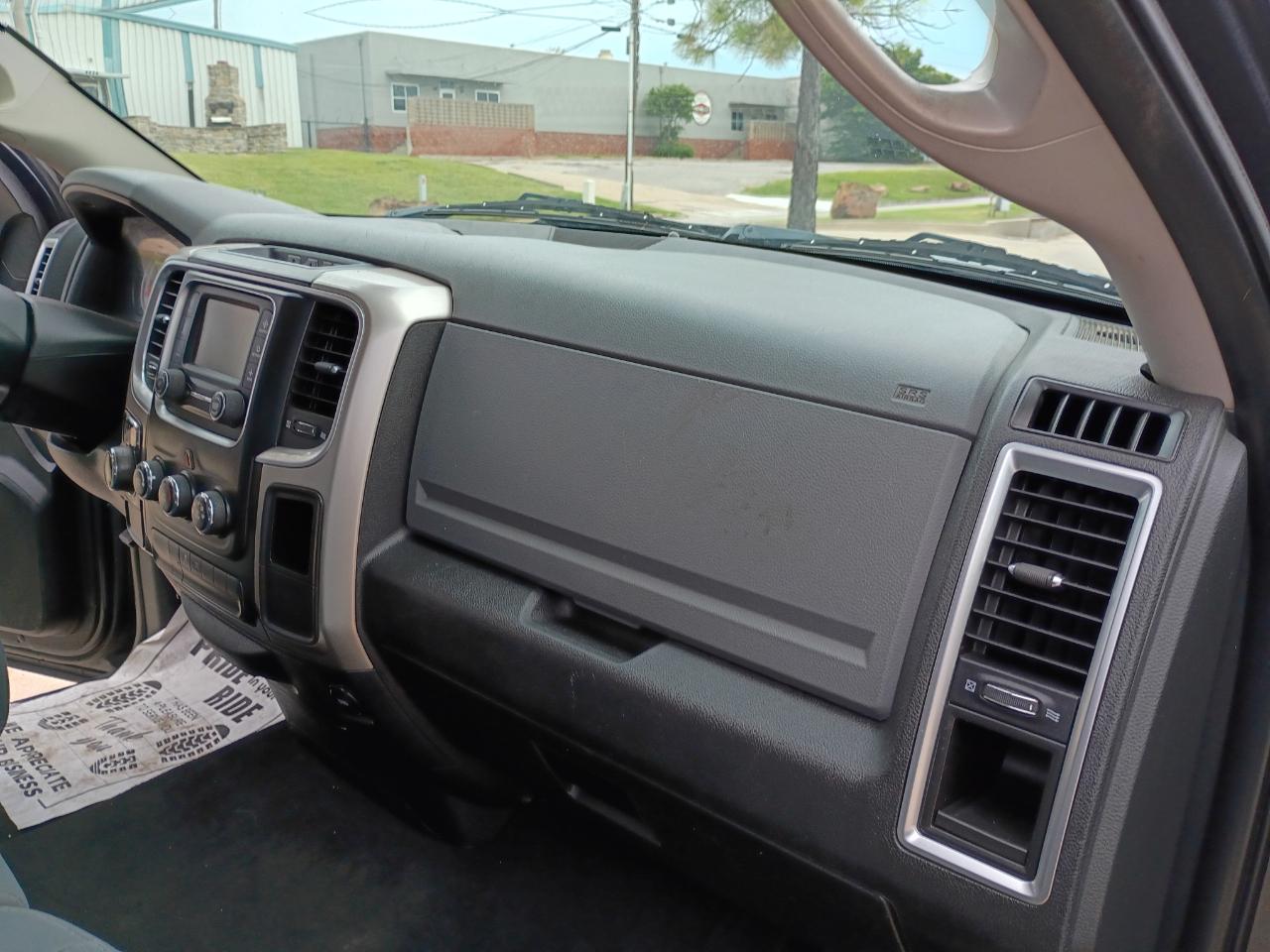 RAM 1500 SLT Quad Cab 2WD 2017